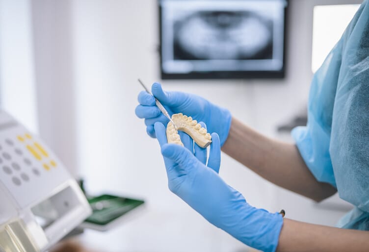 Porselen og krone/bro reparasjon